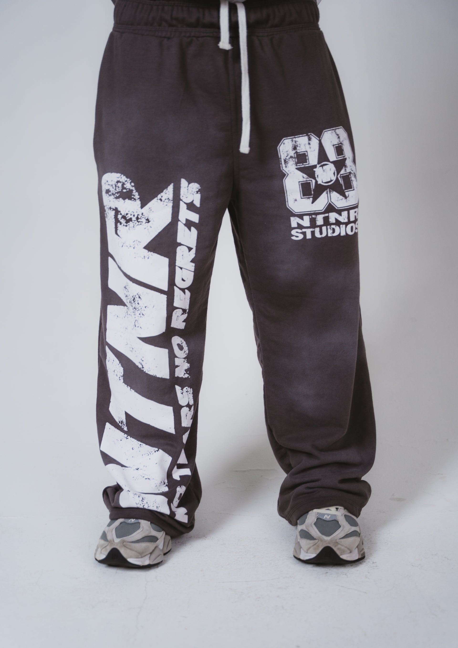 GREY STATEMENT SWEATS